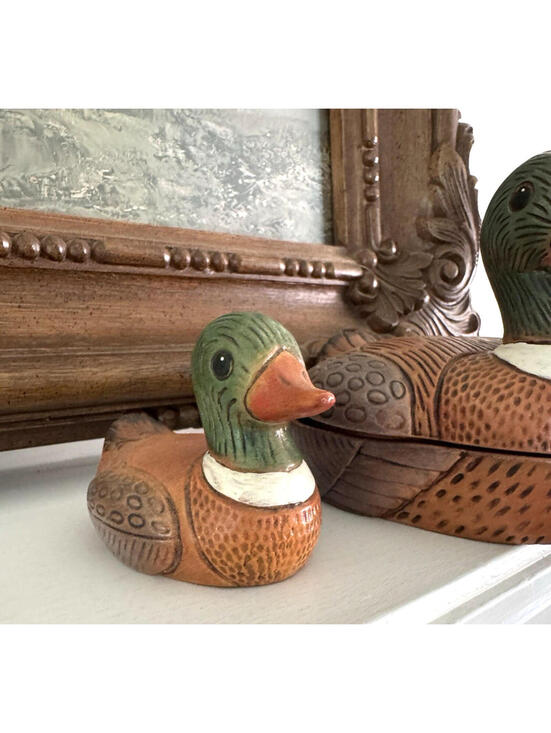 Ceramic Duck Tureen with Lid & Two Mini Ducks – Hand Painted Mallard MCM, Vintag - Picture 5 of 7